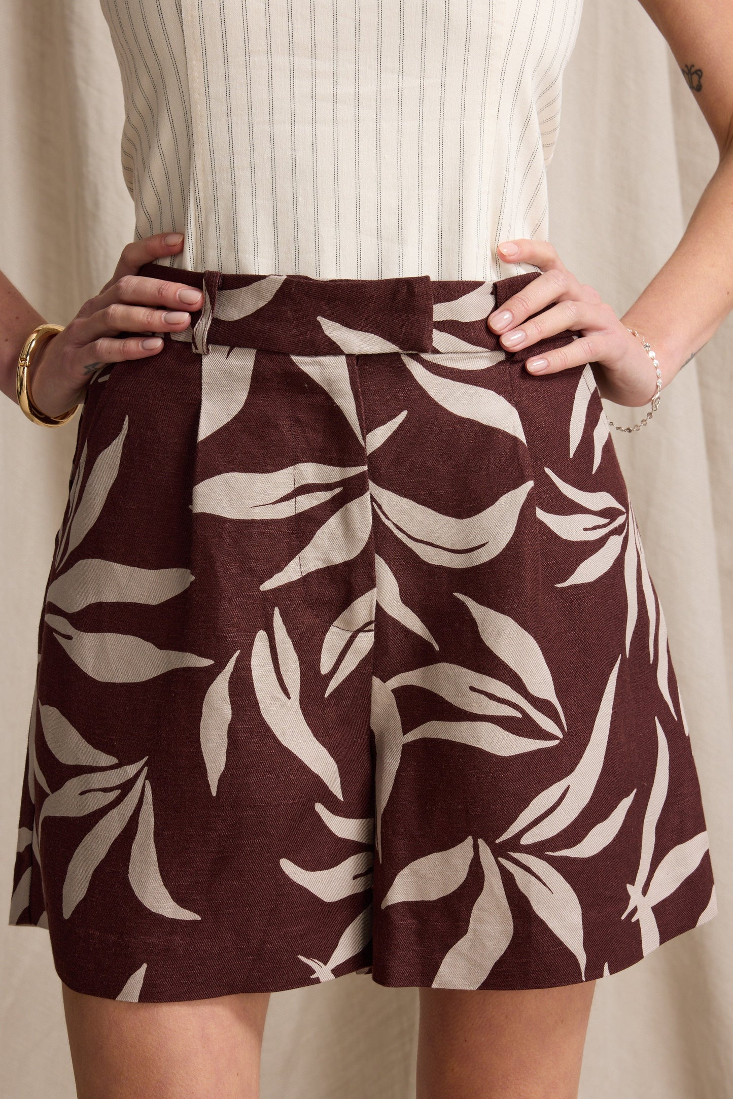 Claire Linen Blend Pleated Short
