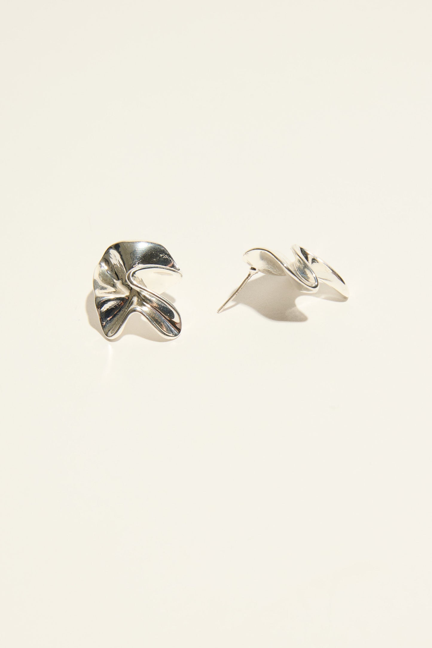 Bela Sonder Lukot Earrings