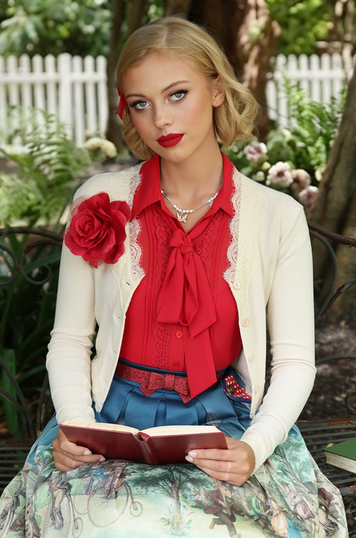 Harptree Village Follies Cardigan (Vanilla)